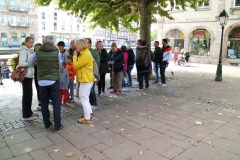 Con gli amici tedeschi e di Serrungarina, in fila per prendere il battello
